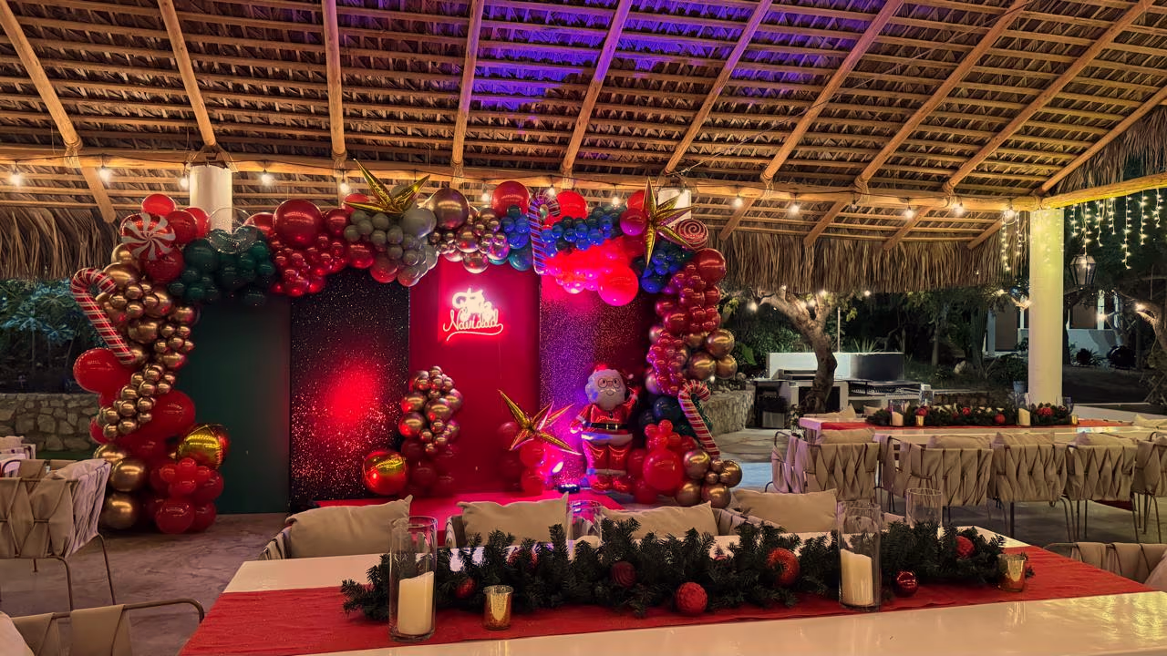 Montaje de mesas para una posada